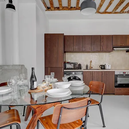 377 Stella - Superbe A Paris